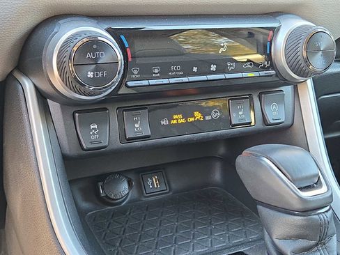 Used 2023 Toyota RAV4 XLE Premium image 23