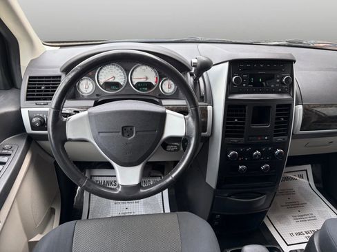 Used 2009 Dodge Grand Caravan SXT FWD image 26