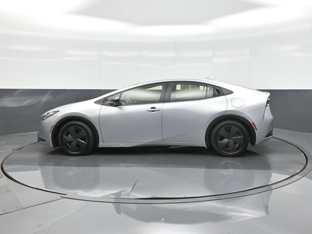 Certified 2024 Toyota Prius LE FWD image 4