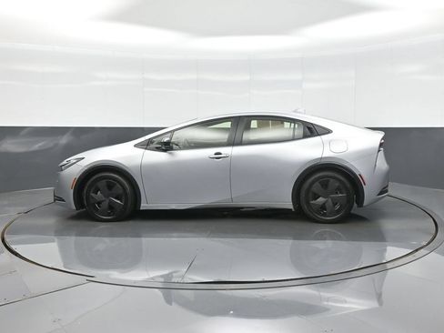Certified 2024 Toyota Prius LE FWD image 4