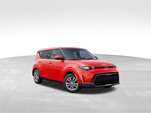 Used 2025 Kia Soul LX image 10