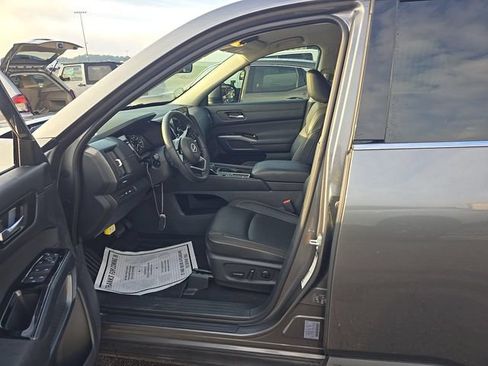 Certified 2025 Nissan Pathfinder SL FWD image 7