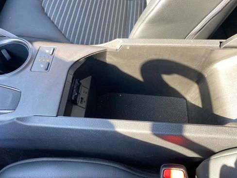 Used 2023 Toyota Camry SE image 14