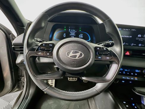 Used 2025 Hyundai Elantra Sport FWD image 16