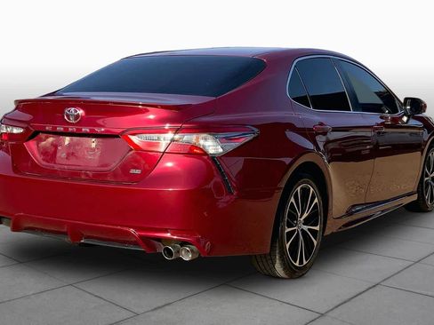 Used 2018 Toyota Camry SE w/ Moonroof Package FWD image 13