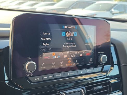 Used 2025 Nissan Pathfinder SV FWD image 28