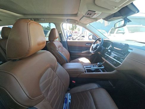 Used 2022 Nissan Pathfinder Platinum w/ Cargo Package image 9