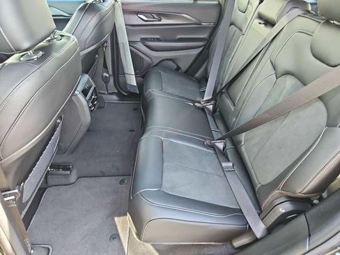 New 2025 Jeep Grand Cherokee Altitude image 19