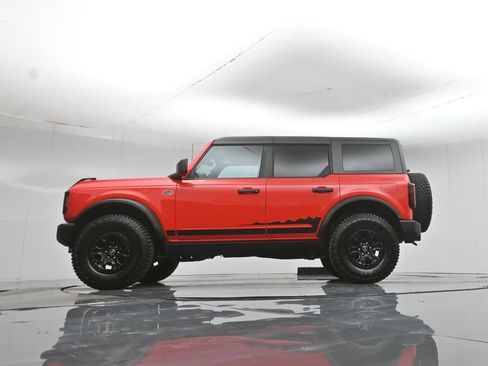 Certified 2023 Ford Bronco Wildtrak AWD/4WD image 8