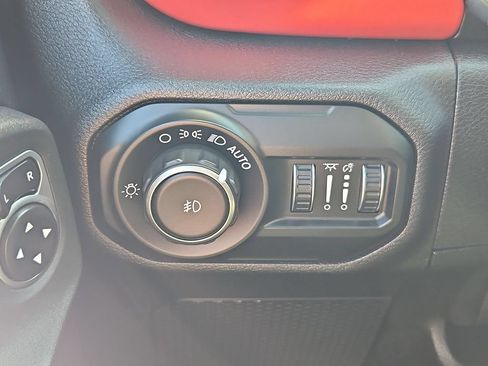 Used 2021 Jeep Wrangler Unlimited Rubicon AWD/4WD image 18