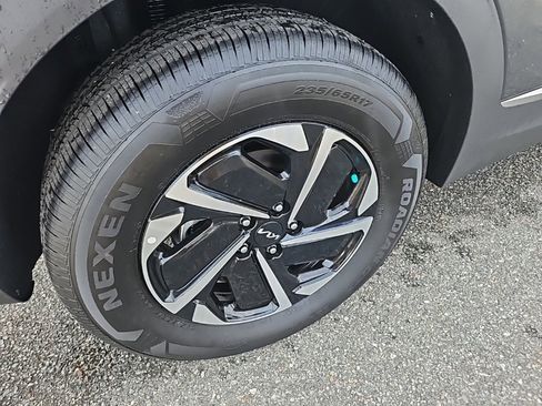 Used 2025 Kia Sportage LX image 15