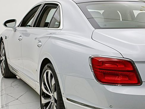 Used 2023 Bentley Flying Spur Azure image 9