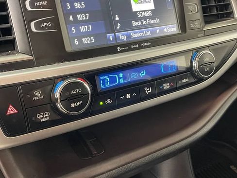 Used 2017 Toyota Highlander XLE AWD/4WD image 8
