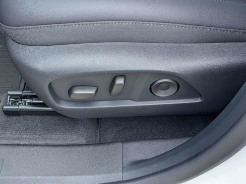 New 2026 Chevrolet Equinox LT w/ Convenience Package II FWD image 23