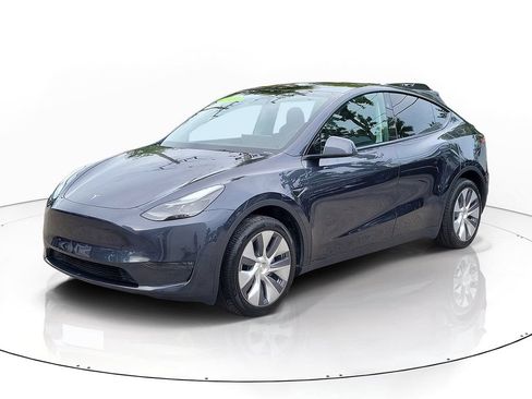 Used 2024 Tesla Model Y Long Range AWD/4WD image 3