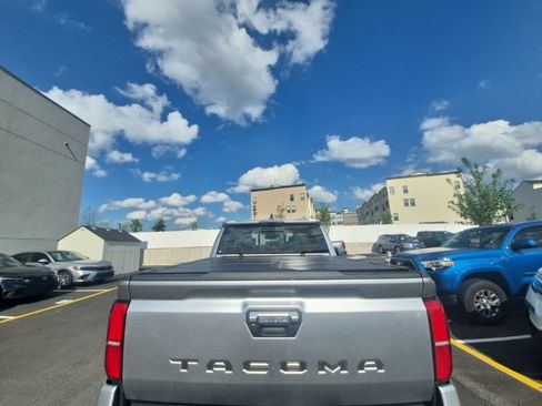 Used 2025 Toyota Tacoma Limited AWD/4WD image 14