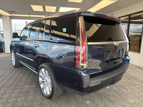 Used 2020 Cadillac Escalade Platinum AWD/4WD image 8