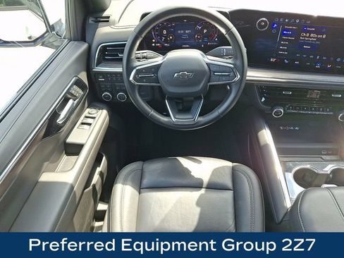 Used 2025 Chevrolet Suburban Z71 AWD/4WD image 3