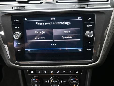 Used 2021 Volkswagen Tiguan SE image 3