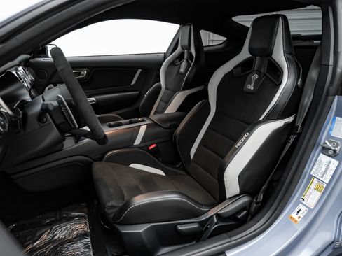 Used 2022 Ford Mustang Shelby GT500 w/ Carbon Fiber Track Pack RWD image 48