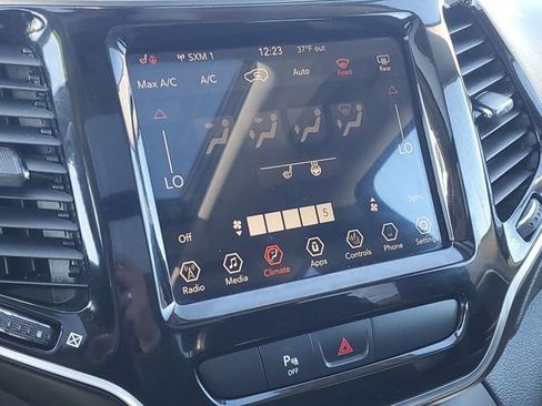 Used 2019 Jeep Cherokee Limited image 18