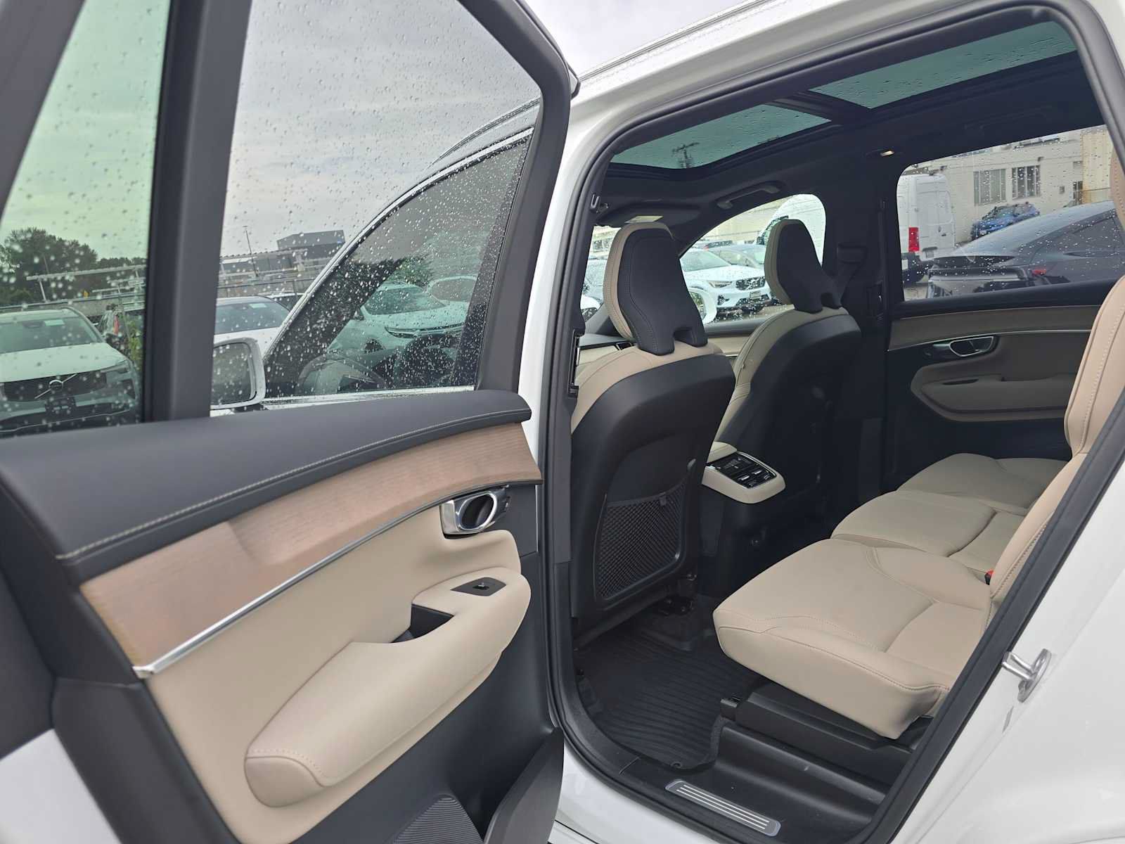 Used 2026 Volvo XC90 B6 Plus w/ Protection Package Premier AWD/4WD image 16