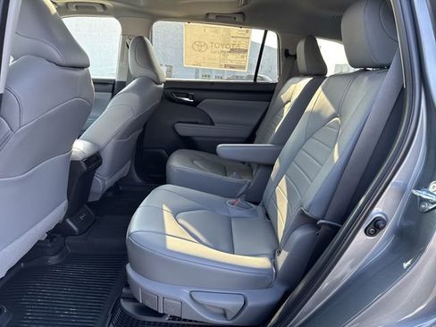 New 2026 Toyota Highlander XLE image 20