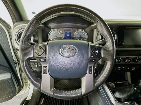 Used 2018 Toyota Tacoma TRD Sport AWD/4WD image 9
