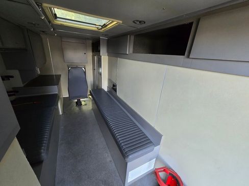 Used 2001 Ford F550 4x4 Regular Cab Super Duty image 14