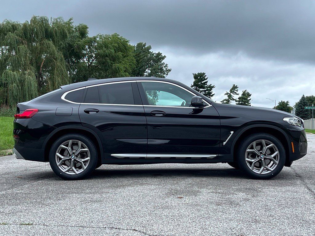 Used 2023 BMW X4 xDrive30i w/ Premium Package AWD/4WD image 11