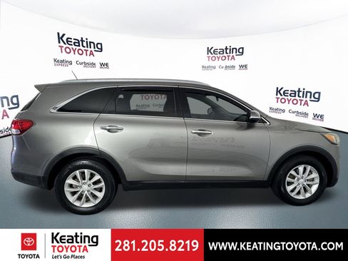 Used 2016 Kia Sorento LX image 3