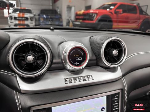 Used 2016 Ferrari California T image 21