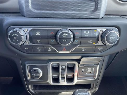 Used 2018 Jeep Wrangler Unlimited Sport S image 28