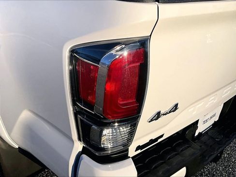 Used 2020 Toyota Tacoma Limited image 25