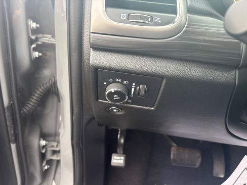 Used 2022 Jeep Grand Cherokee Laredo X image 15