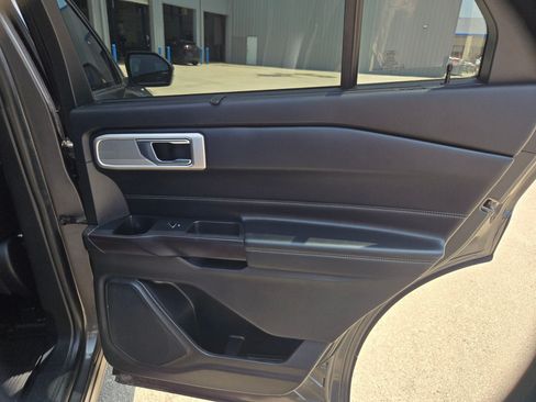 Used 2020 Ford Explorer Limited RWD image 24