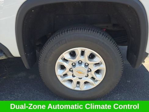 Used 2024 Chevrolet Silverado 2500 LT AWD/4WD image 18