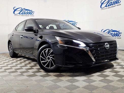 Used 2024 Nissan Altima 2.5 S FWD image 1