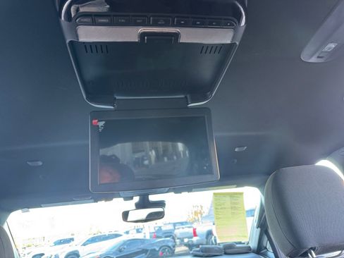 Used 2021 Chrysler Pacifica Touring w/ S Appearance Package image 33