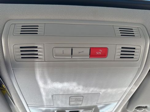 New 2026 Volkswagen Taos SE FWD image 32