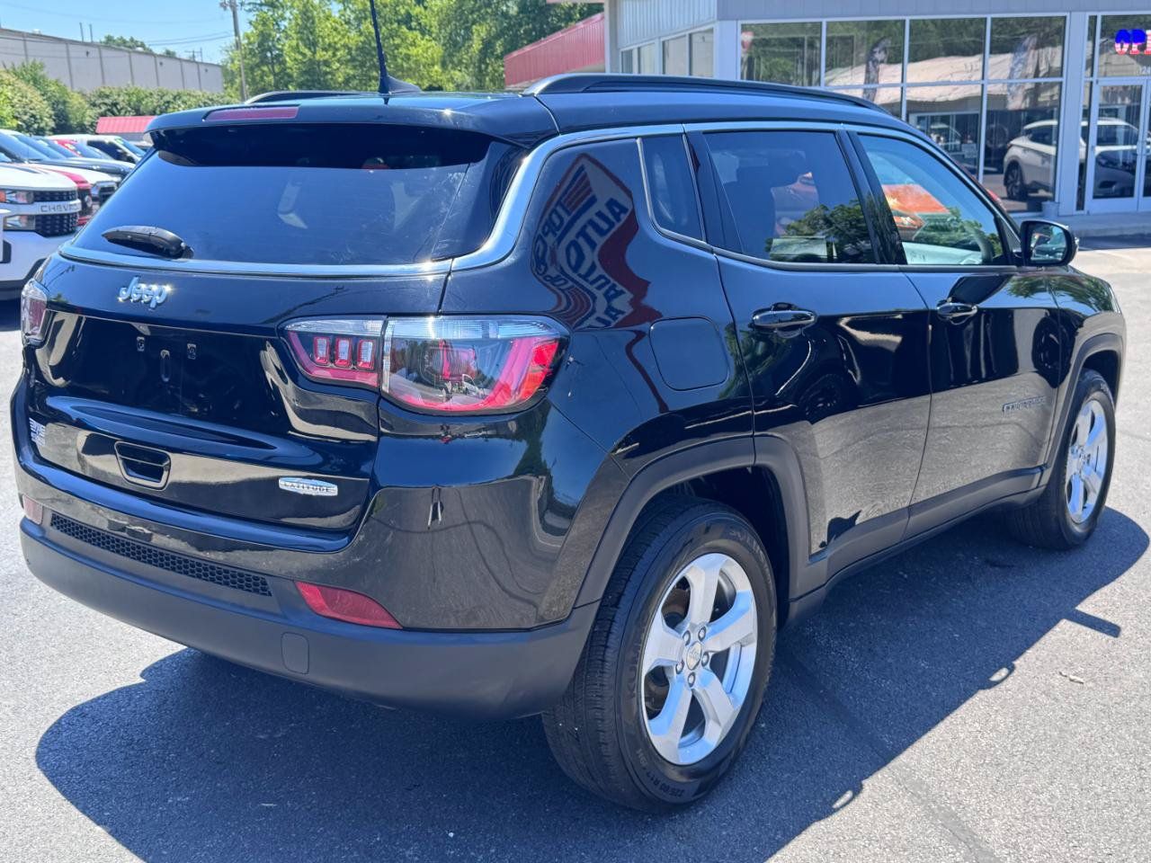 Used 2021 Jeep Compass Latitude FWD image 3