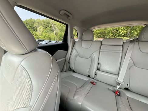 Used 2019 Jeep Cherokee Limited AWD/4WD image 13