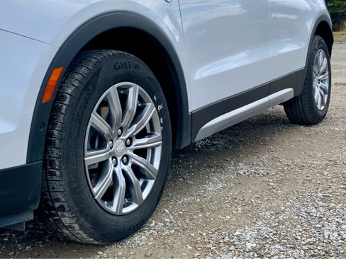 Used 2021 Cadillac XT4 Premium Luxury w/ Enhanced Visibility Package image 14