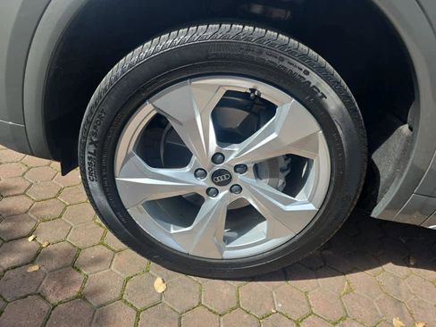 Used 2023 Audi Q5 2.0T Premium w/ Convenience Package image 9