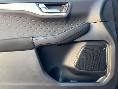Used 2020 Ford Escape SE image 12