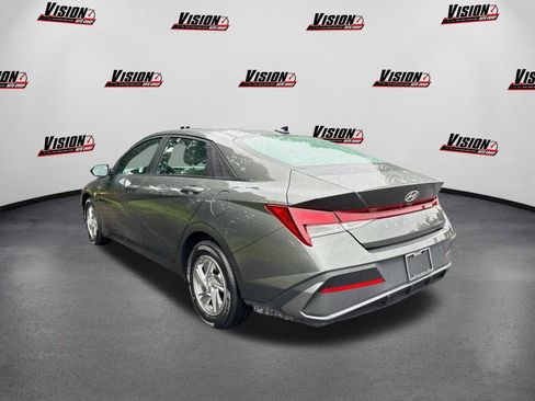 Certified 2025 Hyundai Elantra SE image 7