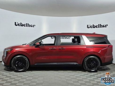 Used 2025 Kia Carnival FWD image 4