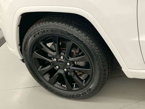 Used 2018 Jeep Grand Cherokee Altitude AWD/4WD image 30