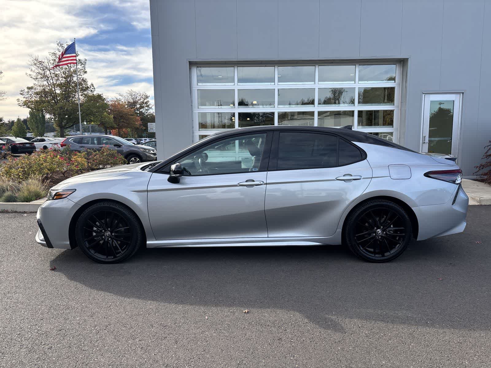 Used 2022 Toyota Camry XSE FWD image 2