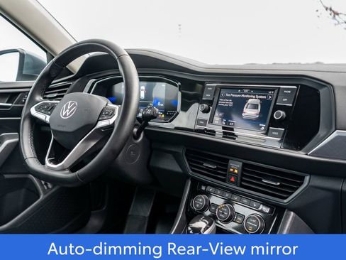Used 2024 Volkswagen Jetta SE image 11